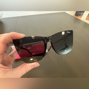 NWT QUAY COME THRU SUNGLASSES